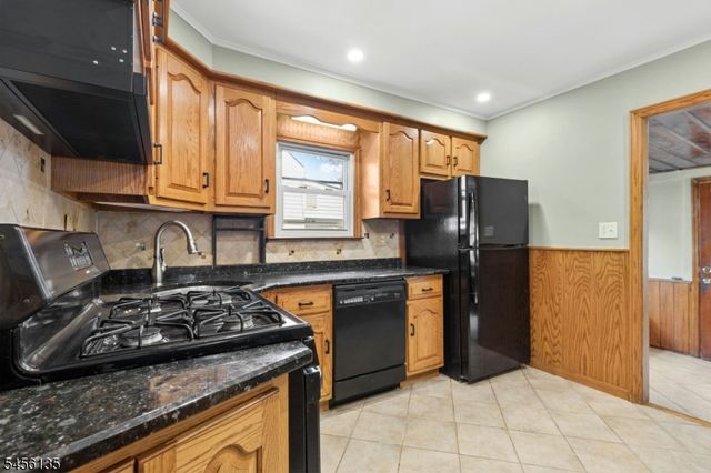 827 Pine St, Roselle Park Boro, NJ 07204