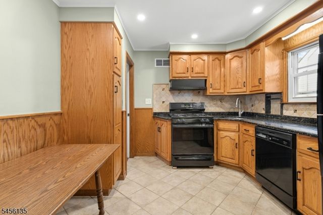 827 Pine St, Roselle Park Boro, NJ 07204