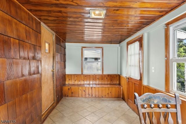 827 Pine St, Roselle Park Boro, NJ 07204