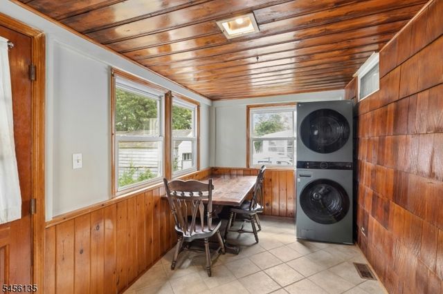 827 Pine St, Roselle Park Boro, NJ 07204