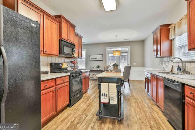 77 Lakeshore Parkway, Newnan, GA 30263