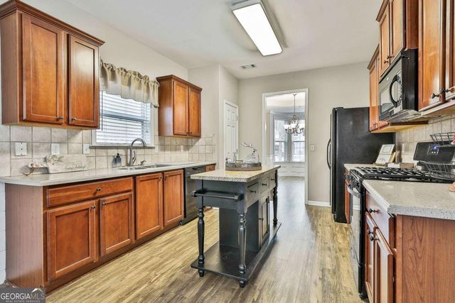 77 Lakeshore Parkway, Newnan, GA 30263