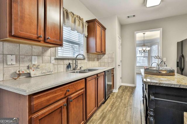 77 Lakeshore Parkway, Newnan, GA 30263