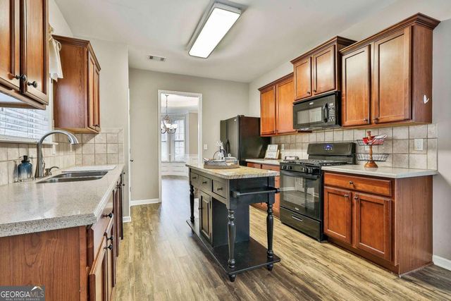 77 Lakeshore Parkway, Newnan, GA 30263