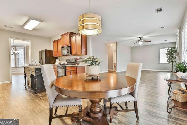 77 Lakeshore Parkway, Newnan, GA 30263