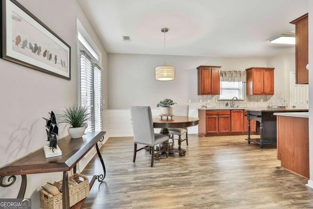 77 Lakeshore Parkway, Newnan, GA 30263