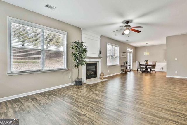 77 Lakeshore Parkway, Newnan, GA 30263