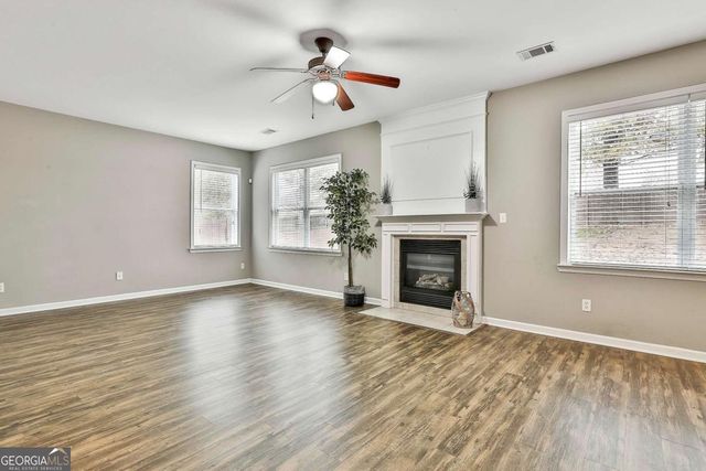 77 Lakeshore Parkway, Newnan, GA 30263