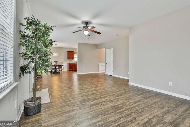 77 Lakeshore Parkway, Newnan, GA 30263