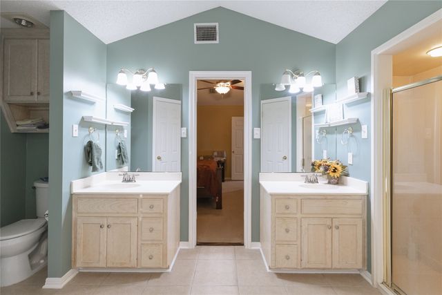 949 Crested Butte Drive, Hewitt, TX 76643