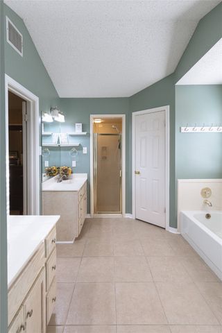 949 Crested Butte Drive, Hewitt, TX 76643