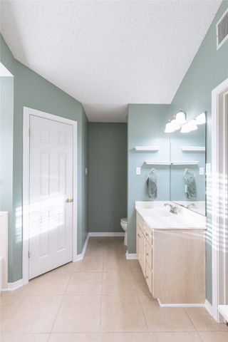 949 Crested Butte Drive, Hewitt, TX 76643