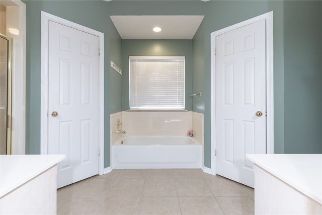 949 Crested Butte Drive, Hewitt, TX 76643