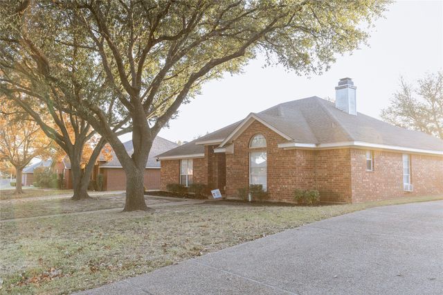 949 Crested Butte Drive, Hewitt, TX 76643