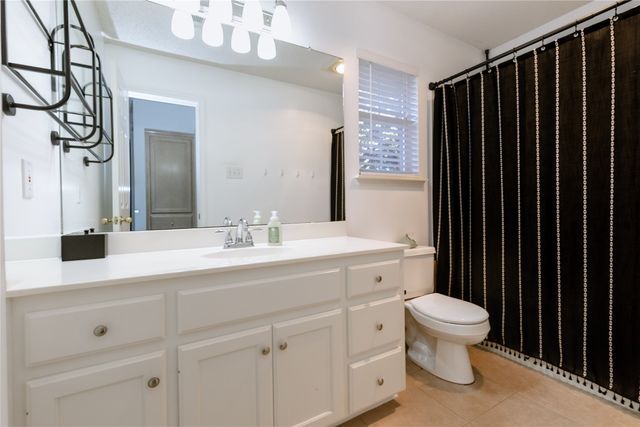 949 Crested Butte Drive, Hewitt, TX 76643