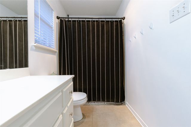 949 Crested Butte Drive, Hewitt, TX 76643