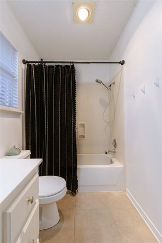 949 Crested Butte Drive, Hewitt, TX 76643