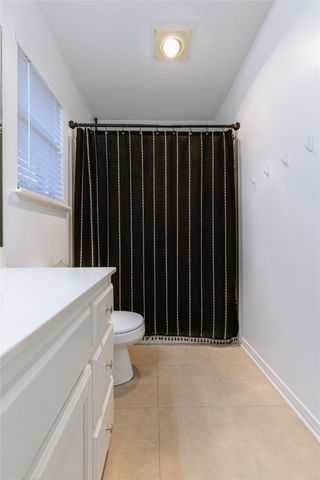 949 Crested Butte Drive, Hewitt, TX 76643