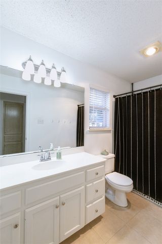 949 Crested Butte Drive, Hewitt, TX 76643