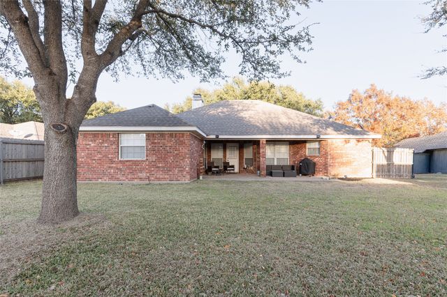 949 Crested Butte Drive, Hewitt, TX 76643