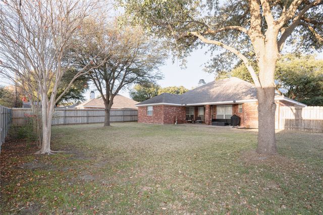 949 Crested Butte Drive, Hewitt, TX 76643