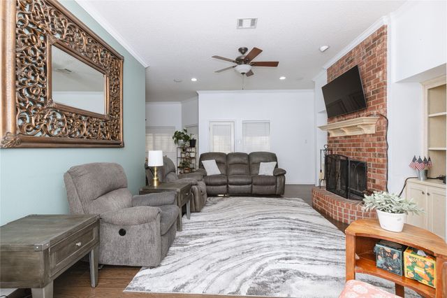 949 Crested Butte Drive, Hewitt, TX 76643