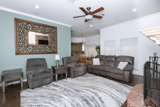 949 Crested Butte Drive, Hewitt, TX 76643