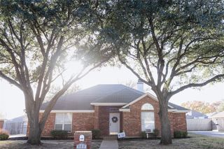 949 Crested Butte Drive, Hewitt, TX 76643