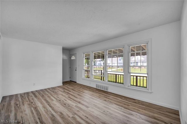 424 E 308th Street, Willowick, OH 44095