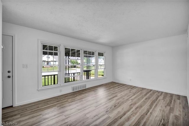 424 E 308th Street, Willowick, OH 44095