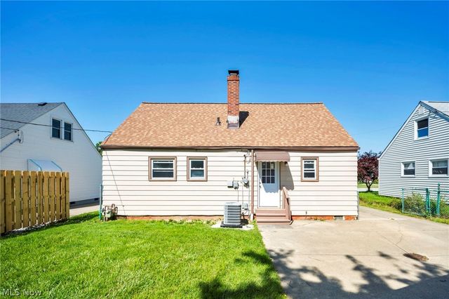 424 E 308th Street, Willowick, OH 44095