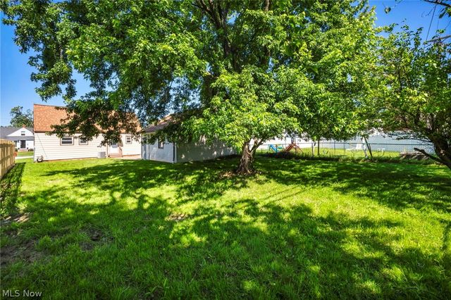 424 E 308th Street, Willowick, OH 44095