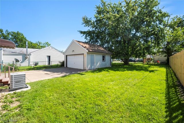 424 E 308th Street, Willowick, OH 44095