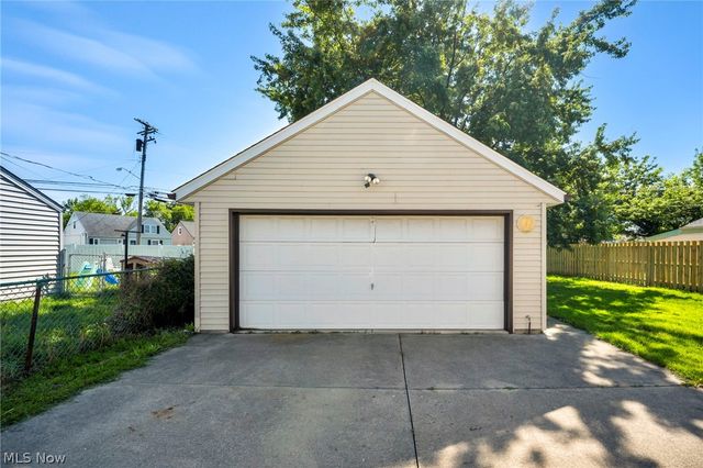 424 E 308th Street, Willowick, OH 44095