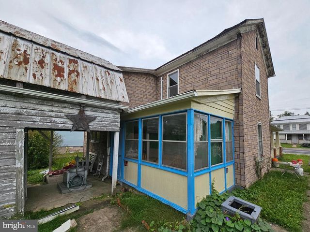 5224 CENTRAL AVE, Great Cacapon, WV 25422