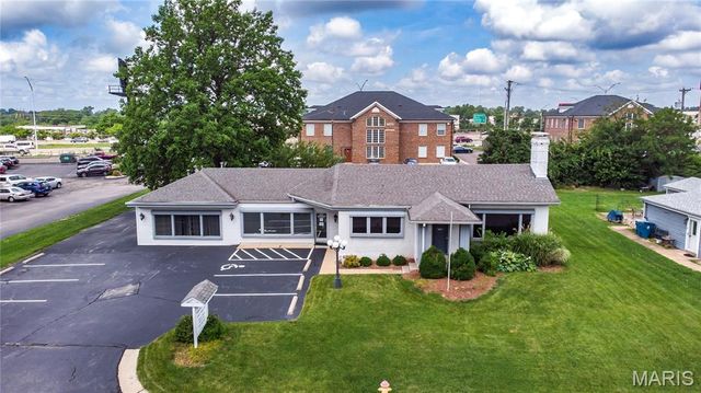 4163 Crescent Drive, St Louis, MO 63129