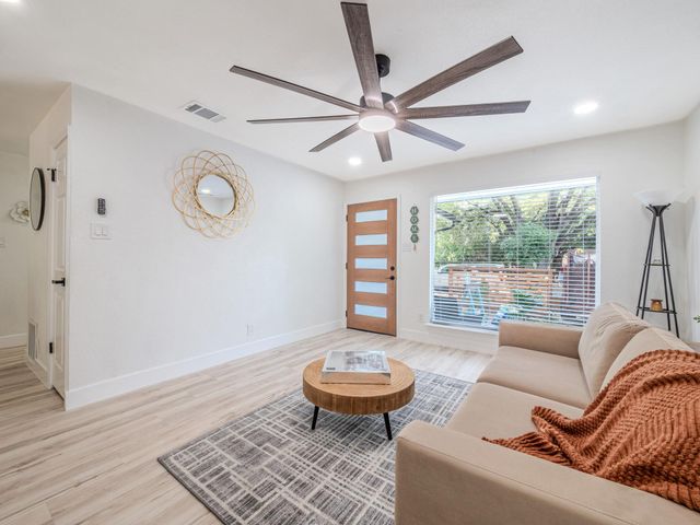 2306 Peppertree CT, Austin, TX 78744