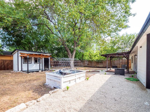2306 Peppertree CT, Austin, TX 78744