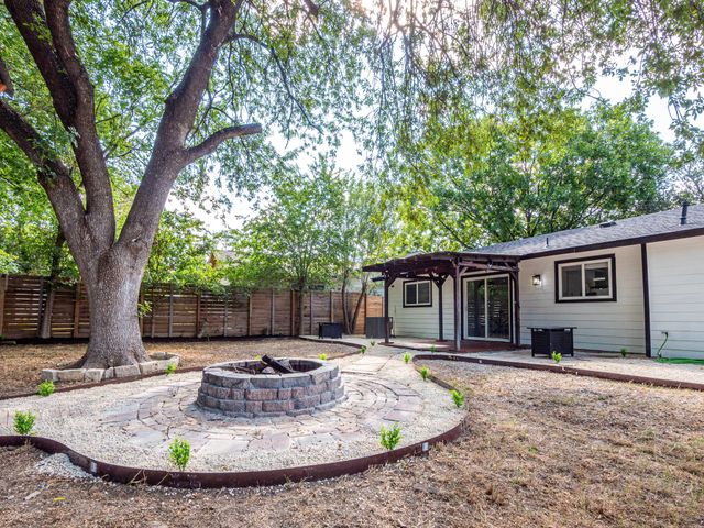 2306 Peppertree CT, Austin, TX 78744