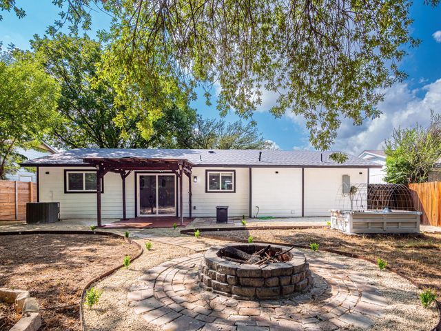 2306 Peppertree CT, Austin, TX 78744