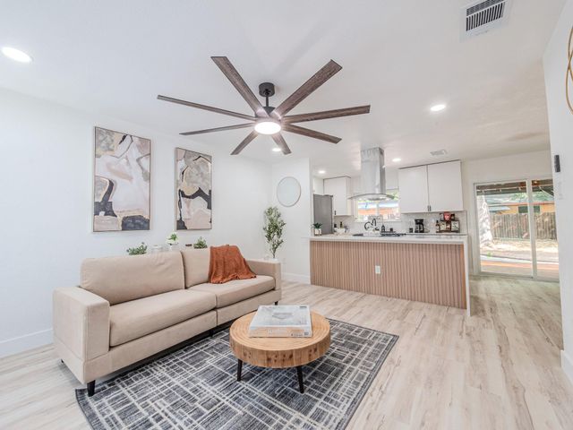 2306 Peppertree CT, Austin, TX 78744