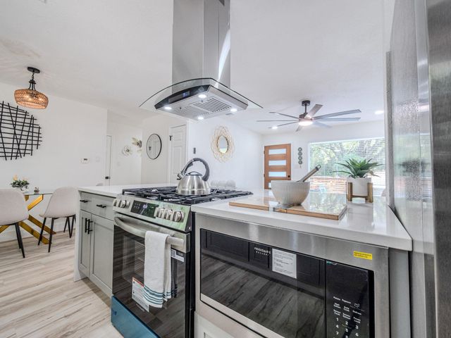 2306 Peppertree CT, Austin, TX 78744