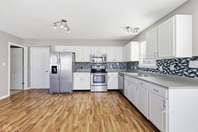 584 Springtree Lane, Avon, IN 46123