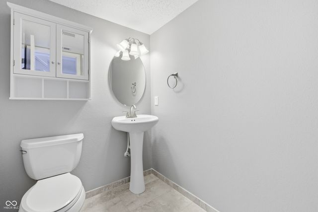 584 Springtree Lane, Avon, IN 46123