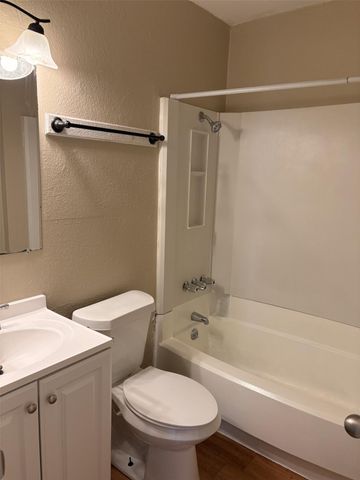 9902 Roxanna DR D, Austin, TX 78748