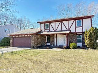 809 N Wintergarden Road, Bowling Green, OH 43402