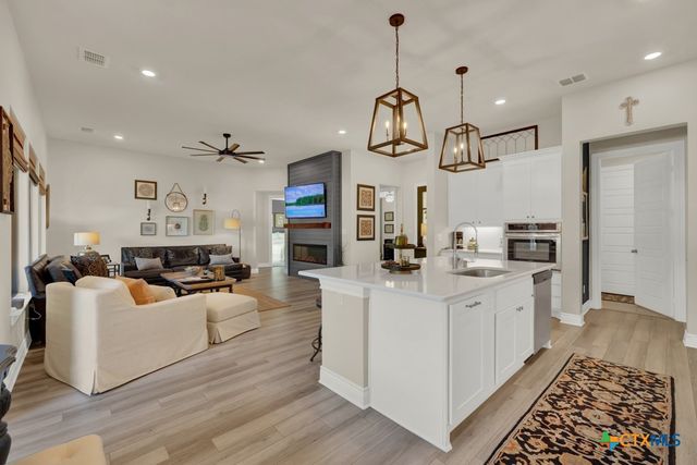 1730 Bella Vista, Canyon Lake, TX 78133