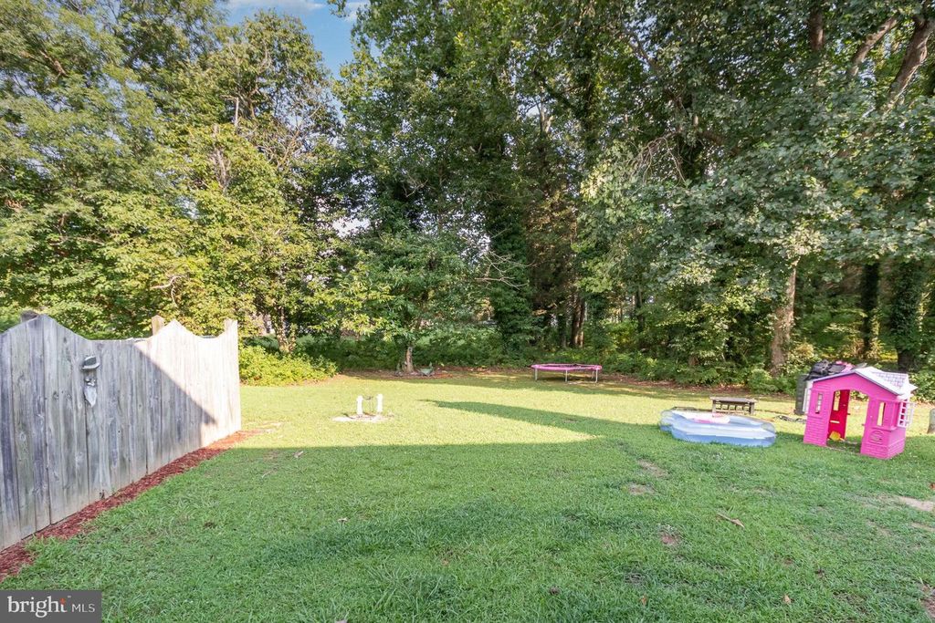 16388 HERITAGE PINES CIR, Bowling Green, VA 22427