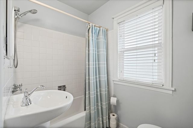 8449 N Kedvale Avenue, Skokie, IL 60076