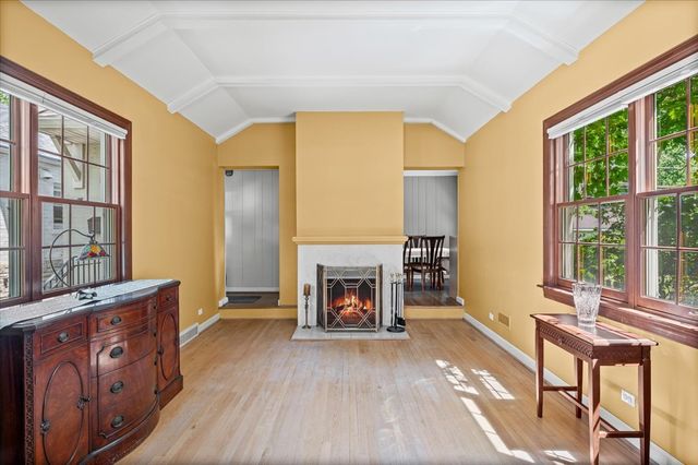 8449 N Kedvale Avenue, Skokie, IL 60076